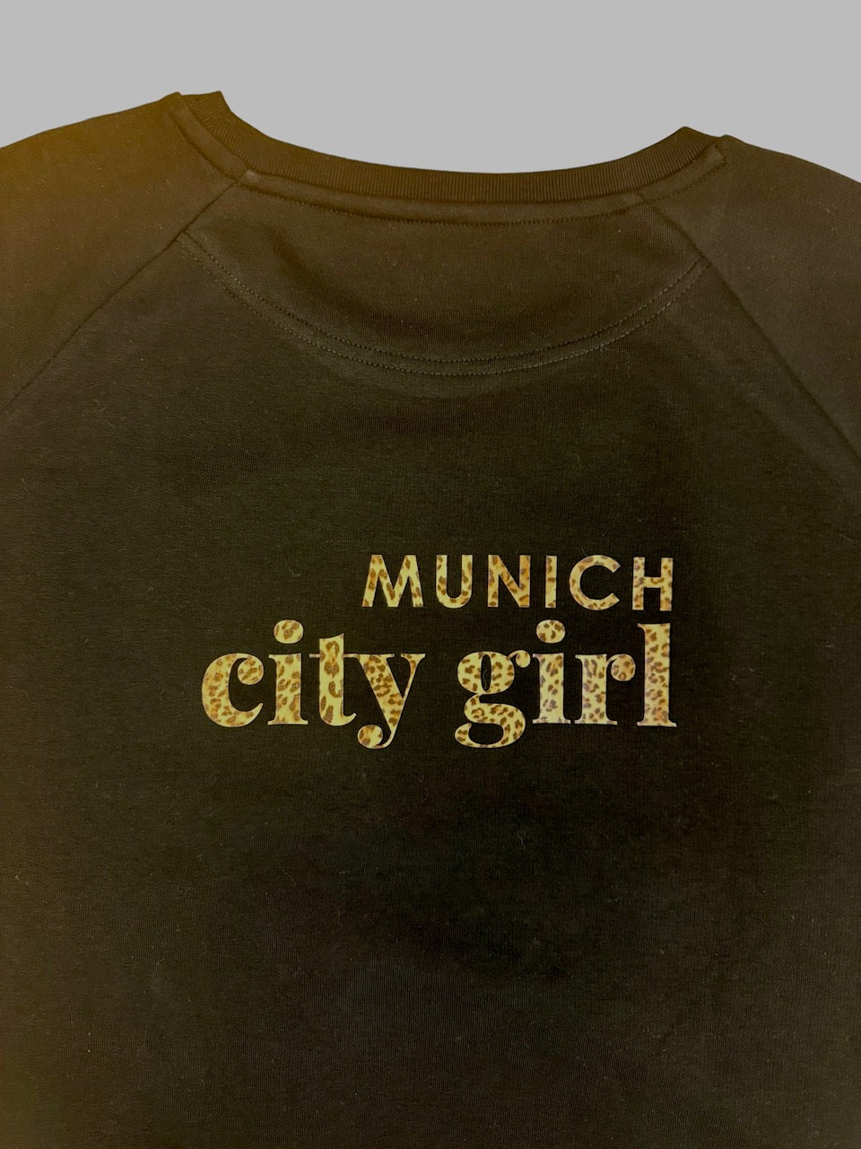 Auryn - Sweatshirt schwarz munich city girl leo hinten