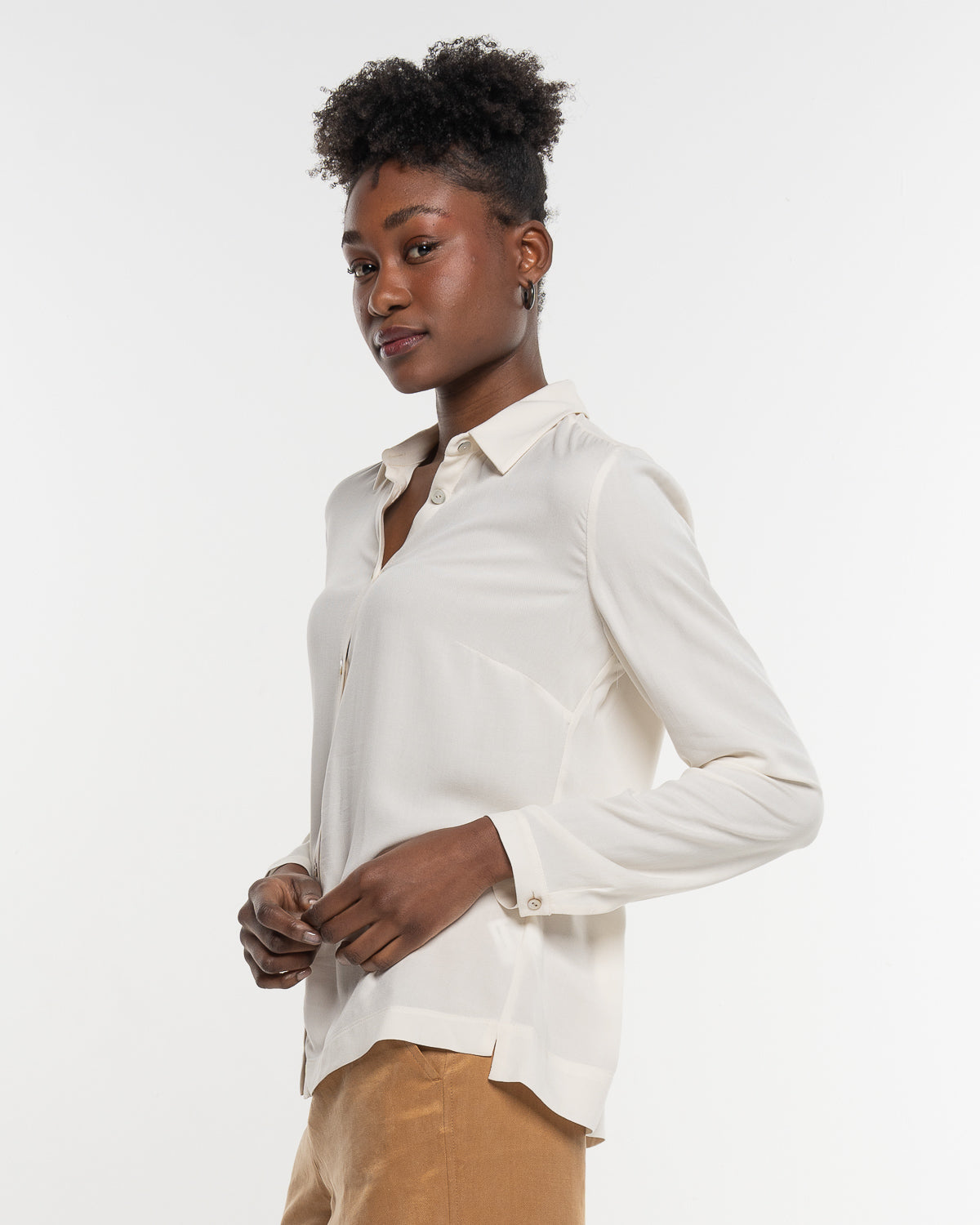 Alma & Lovis - Hemdbluse aus fließendem EcoVero blütenweiß