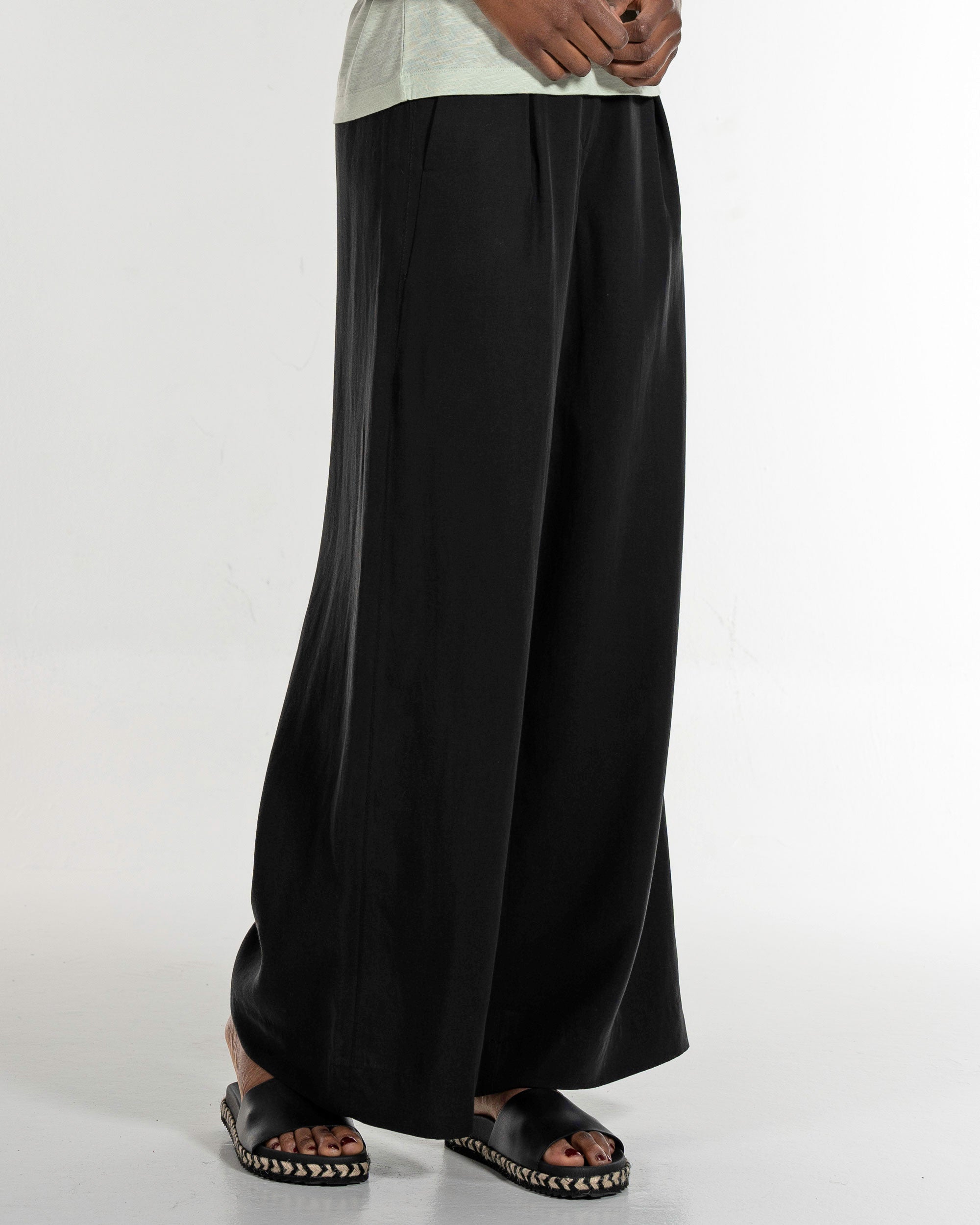 Alma & Lovis - weite Hose Marlene aus Tencel und Leinen schwarz