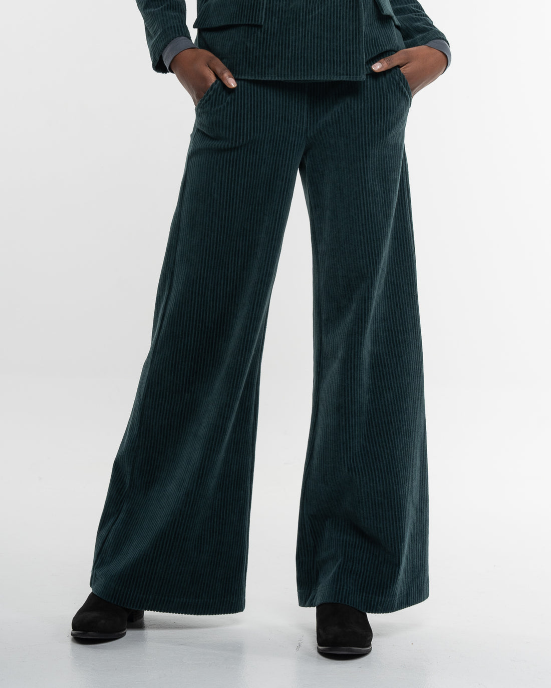 Alma & Lovis - Cordhose mit weitem Bein für Damen / Frauen in grün