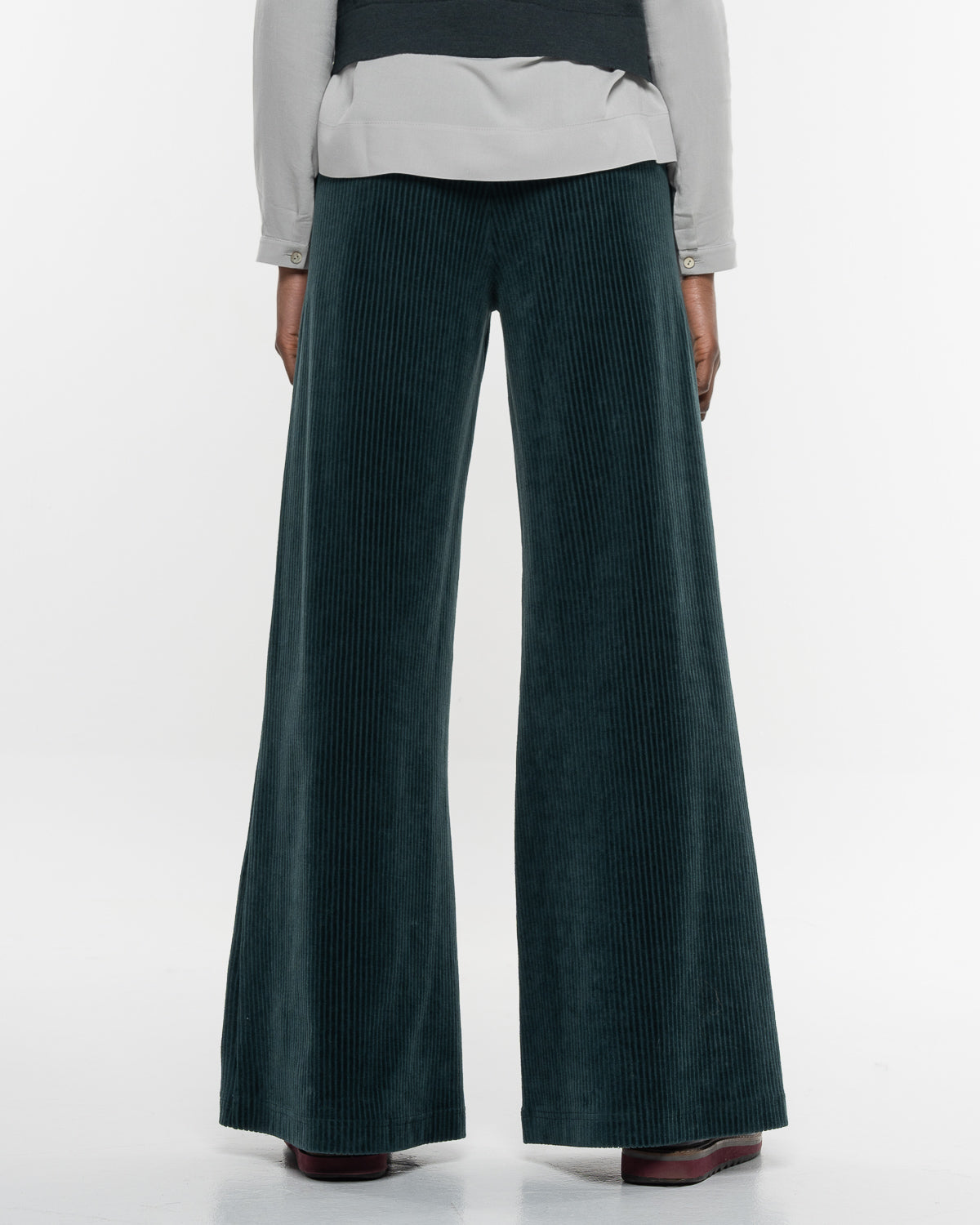 Alma & Lovis - Cordhose für Damen in grün / Bio-Baumwolle