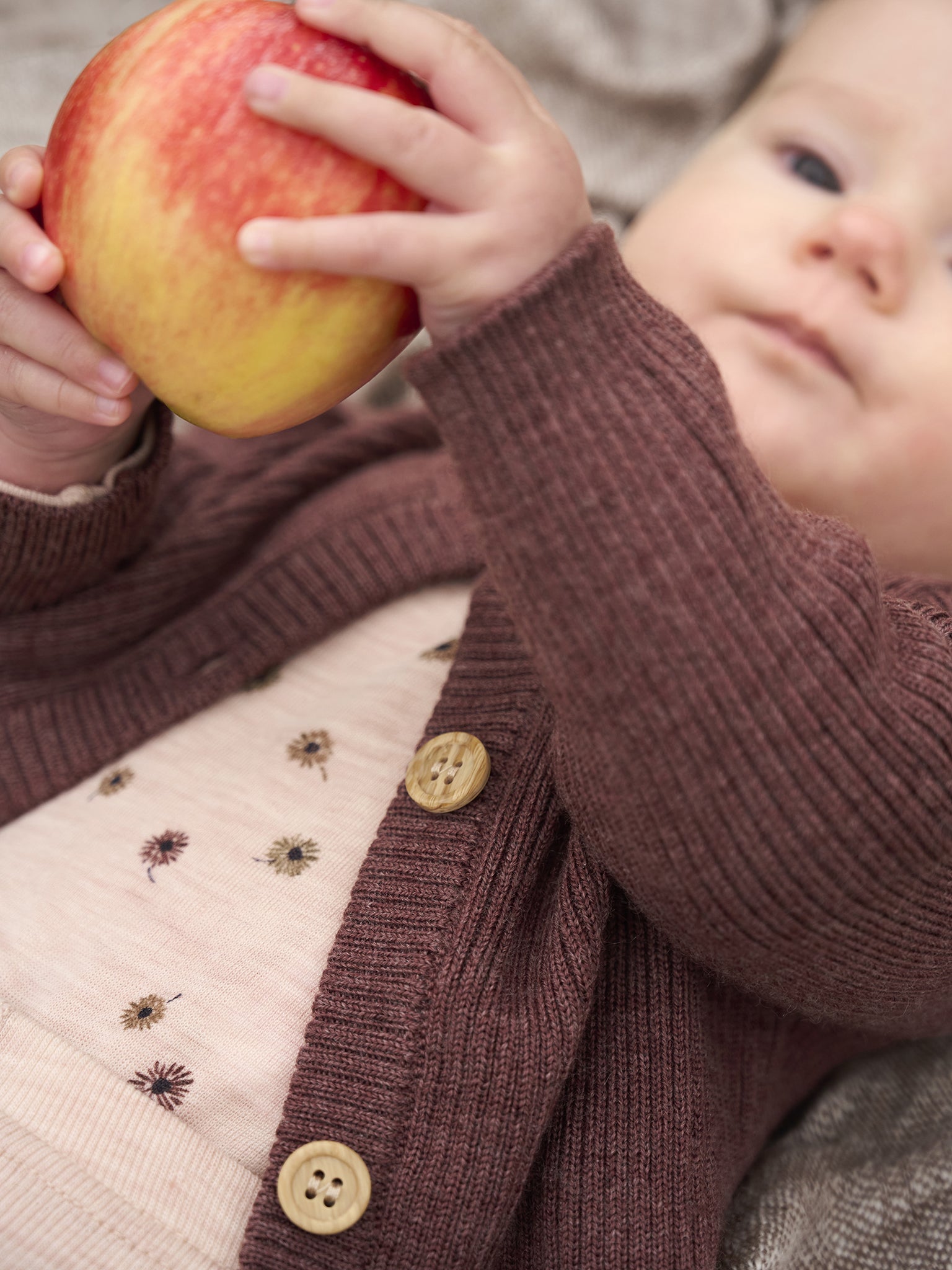 Celavi-cardigan-rot-baby
