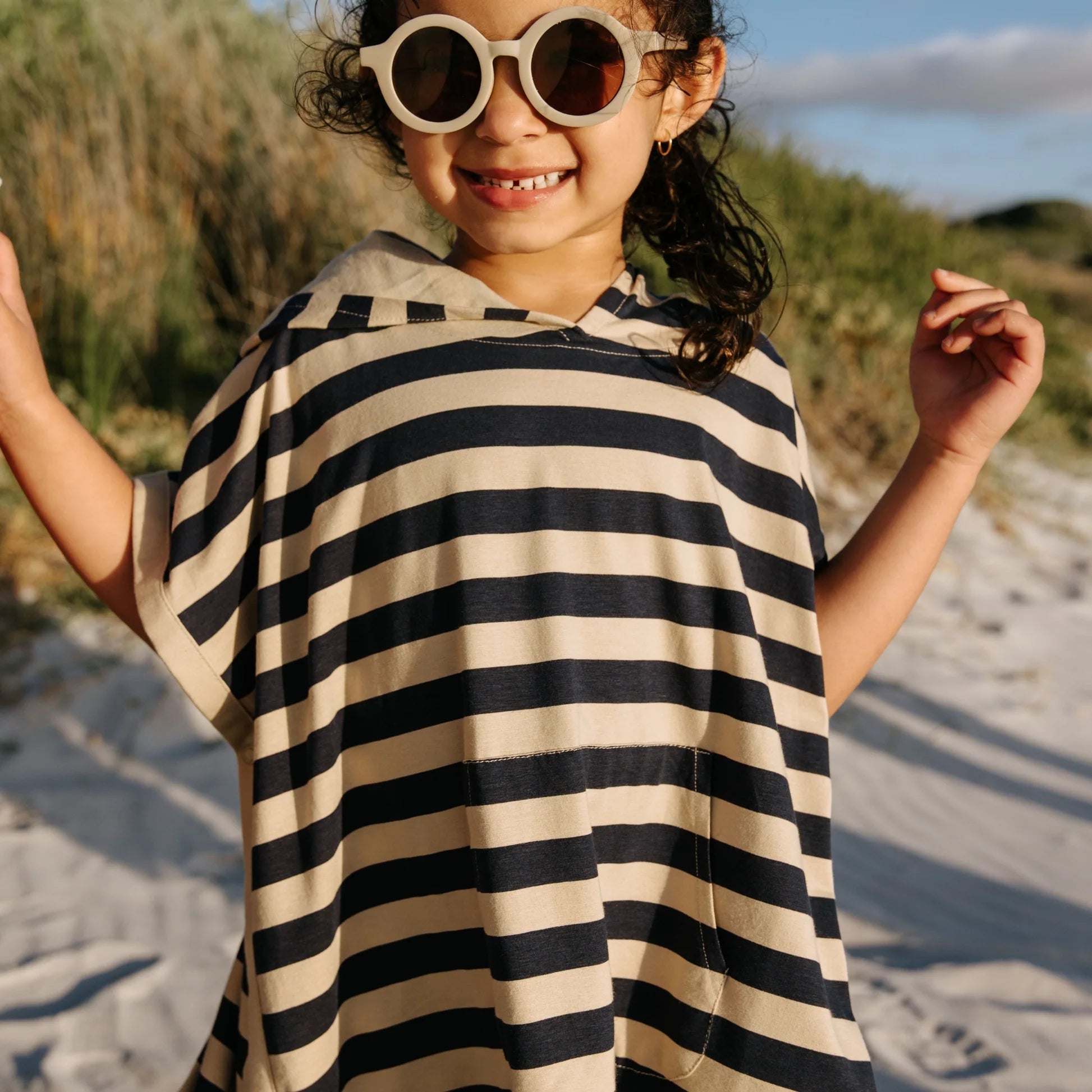 Cloby - Baby Poncho mit UV-Schutz 50 Streifen blau/beige