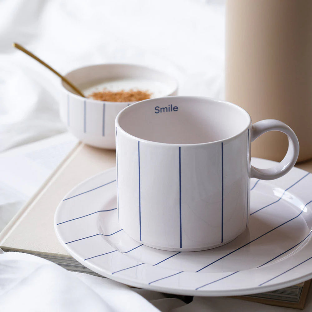 Design Letters - Jumbo Tasse aus Porzellan mit Streifen