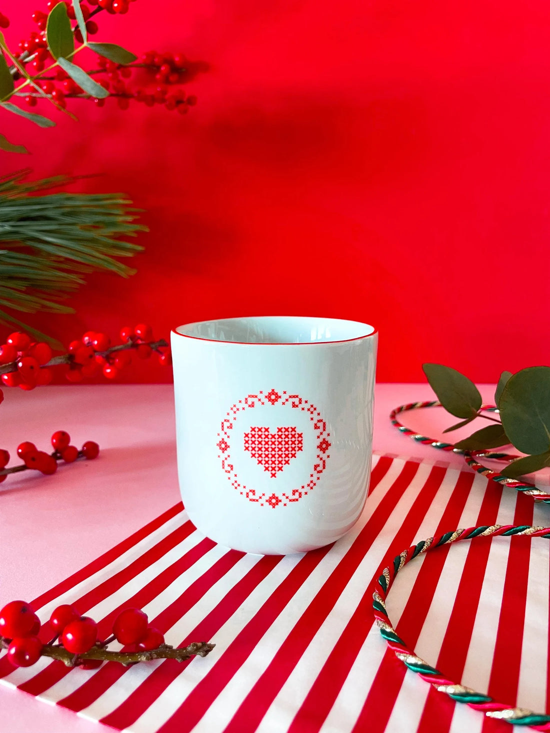 Heimatformat - Bayerische Tasse mit Herz rot und blau