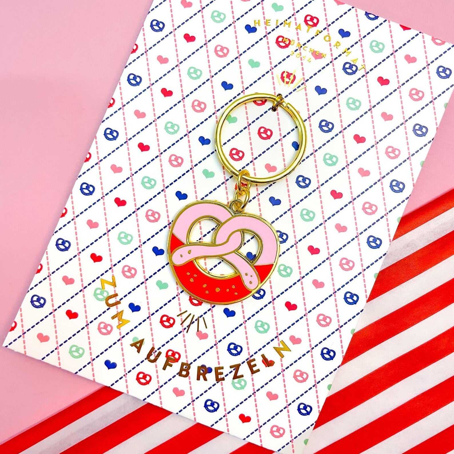 Brezen-Schlüsselanhänger rosa-rot / Brezel Anhänger / bunt / modern / Bayerische Heimat / Bayern-Souvenir / Oktoberfest-Accessoire / Breze
