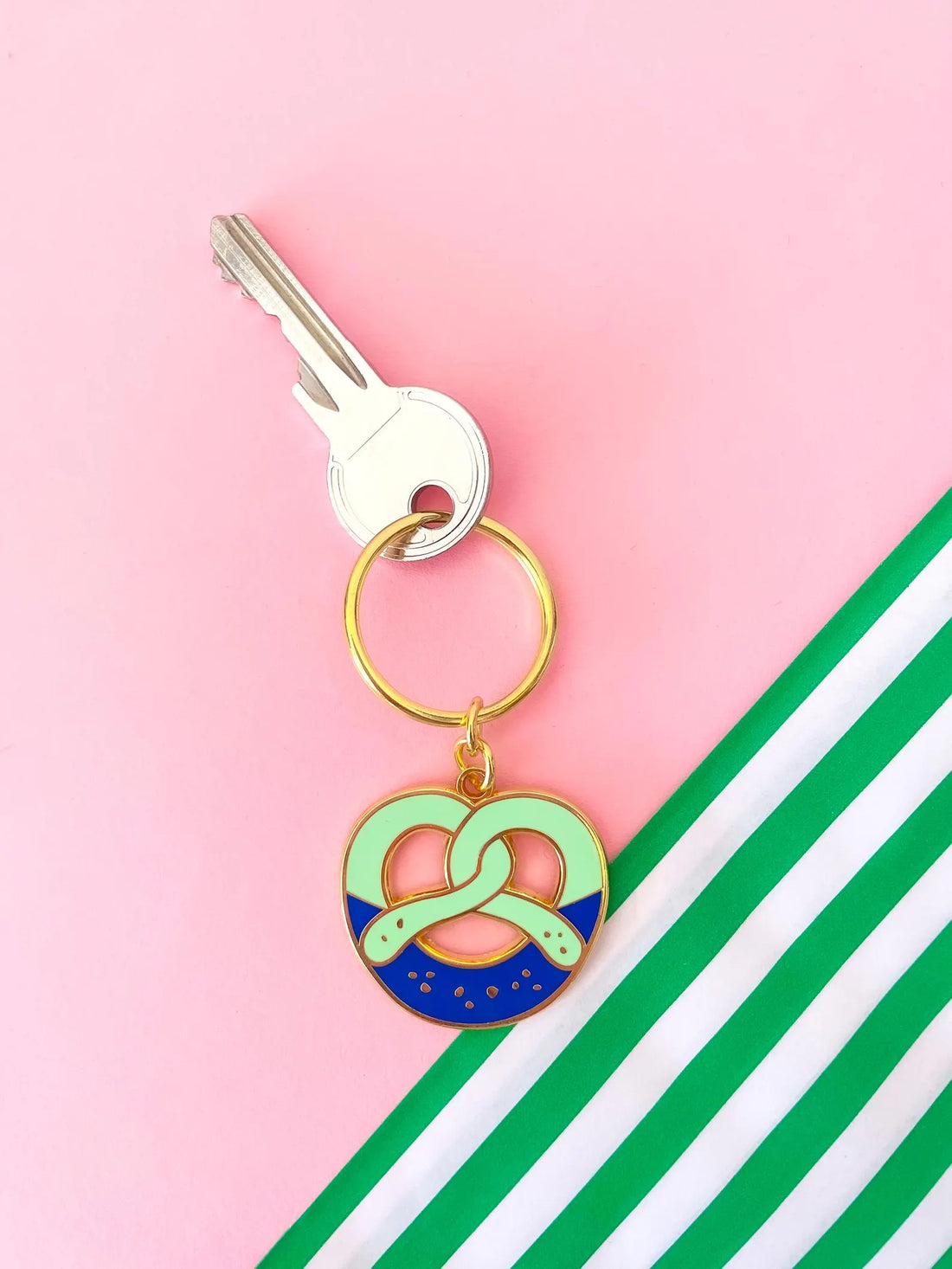 Heimatformat - Schlüsselanhänger Brezn Grün-Blau - Oktoberfest Accessoires - München - Frauen / Männer