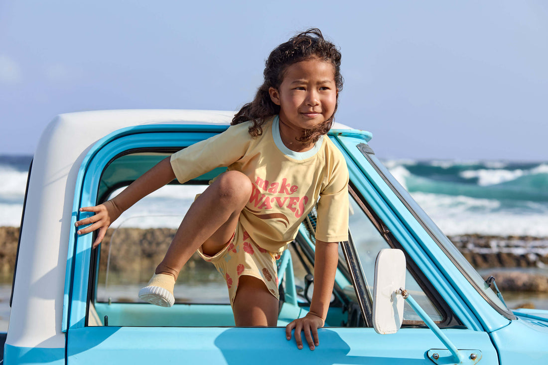 Lässig-badeshirt-makewaves-gelb