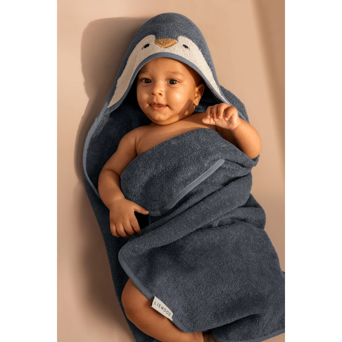 Liewood-baby-kaputzenhandtuch-pinguin