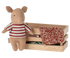 Maileg - Stofftier Schwein in der Box Mädchen