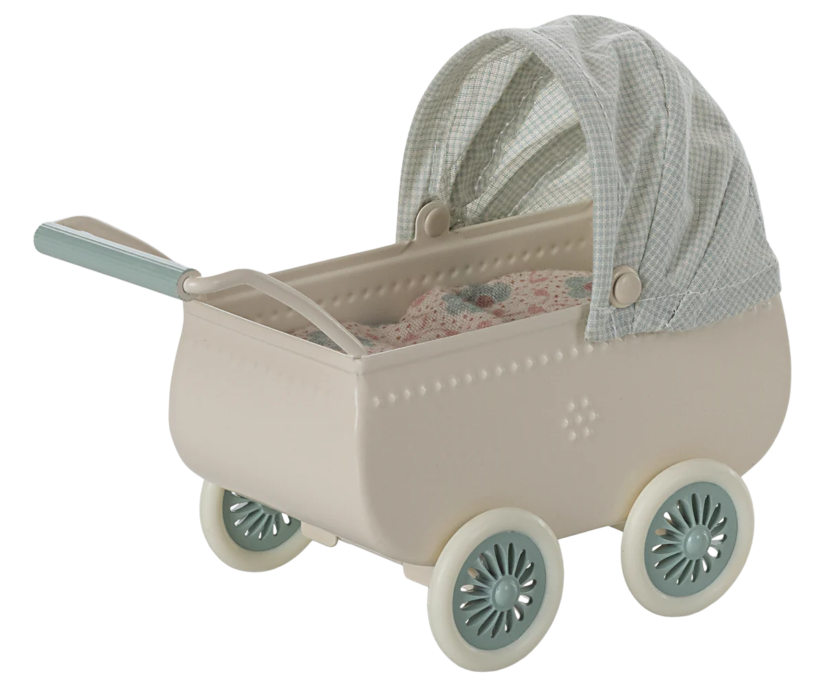 Maileg - Kinderwagen mit Babymaus mint