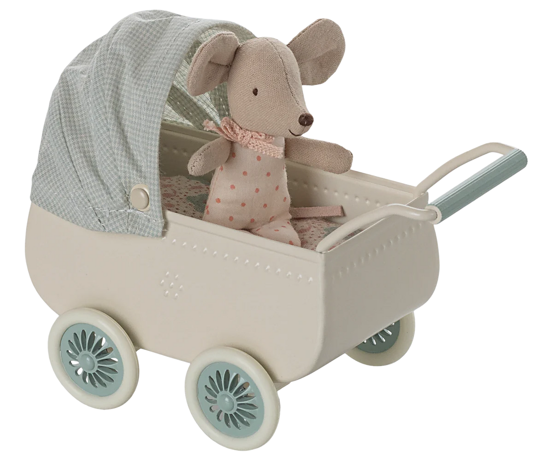 Maileg - Kinderwagen mit Babymaus mint