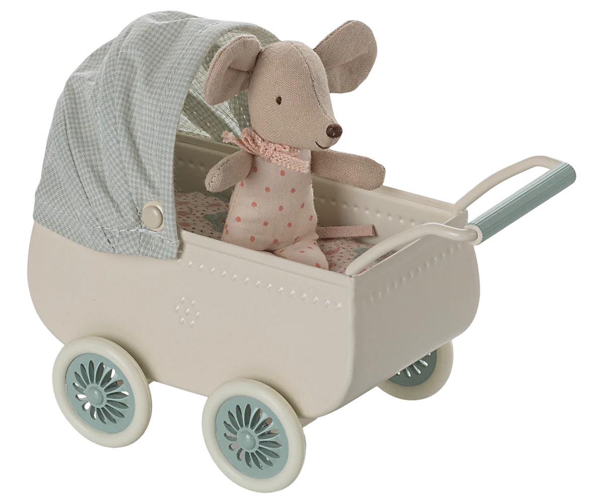 Maileg - Kinderwagen mit Babymaus mint