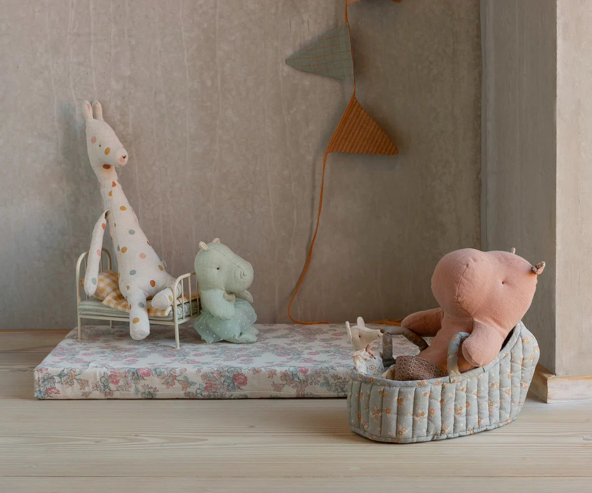 Maileg - Kleines Nilpferd Hippo mit Rock blau