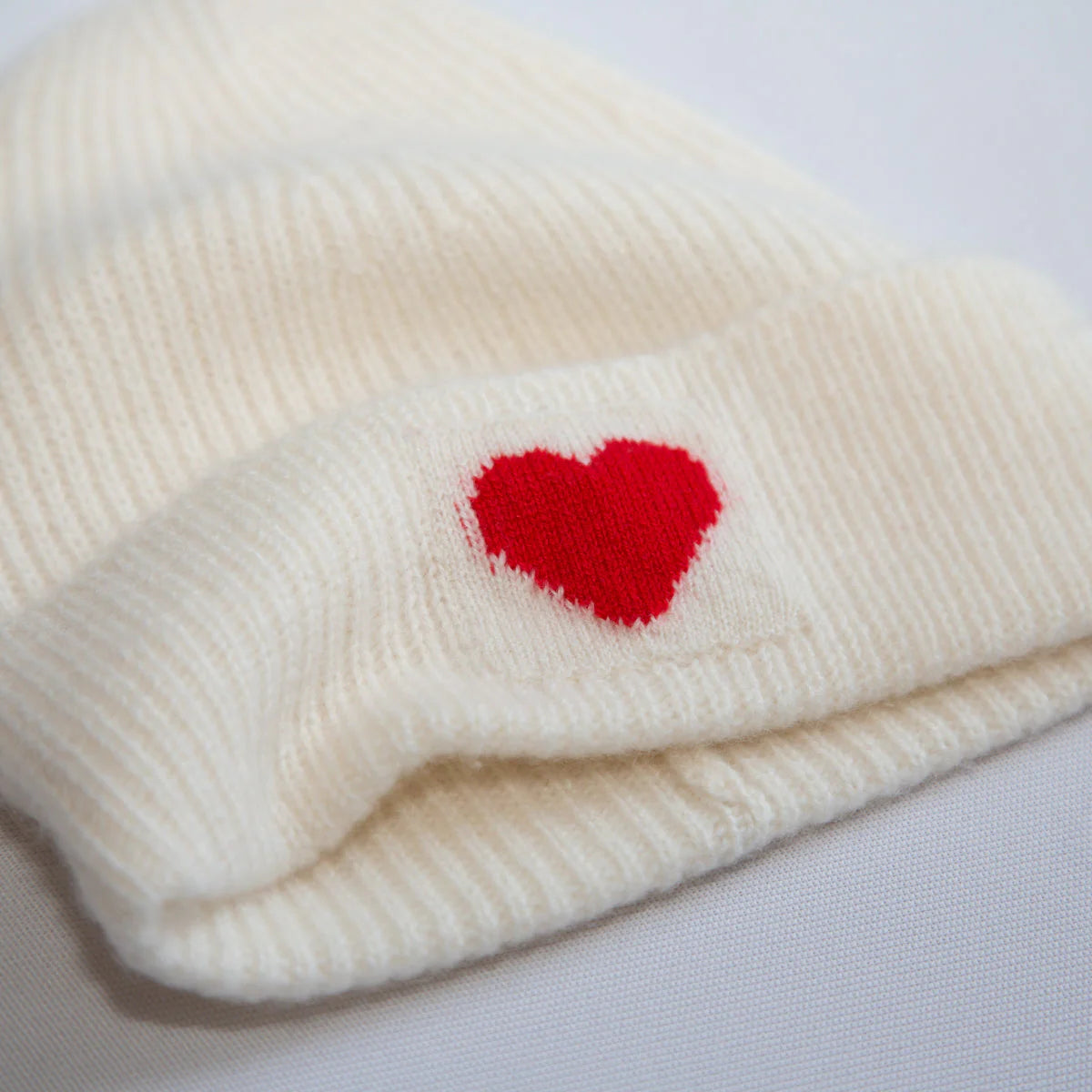 Papa Lobster - Kinder Cashmere Mütze LITTLE HEART Naturweiß