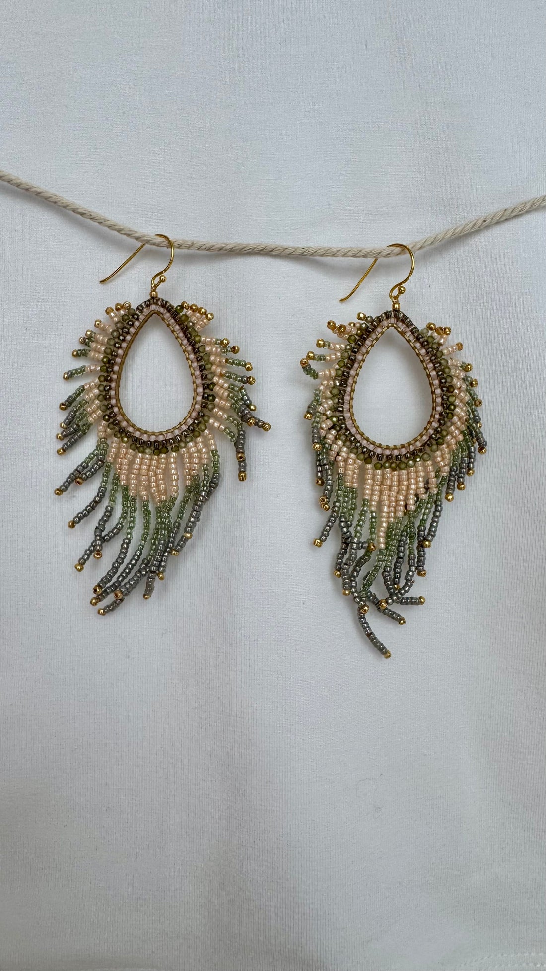 Sister Schmuck - handgefertigte Ohrringe Pfau beige-braun