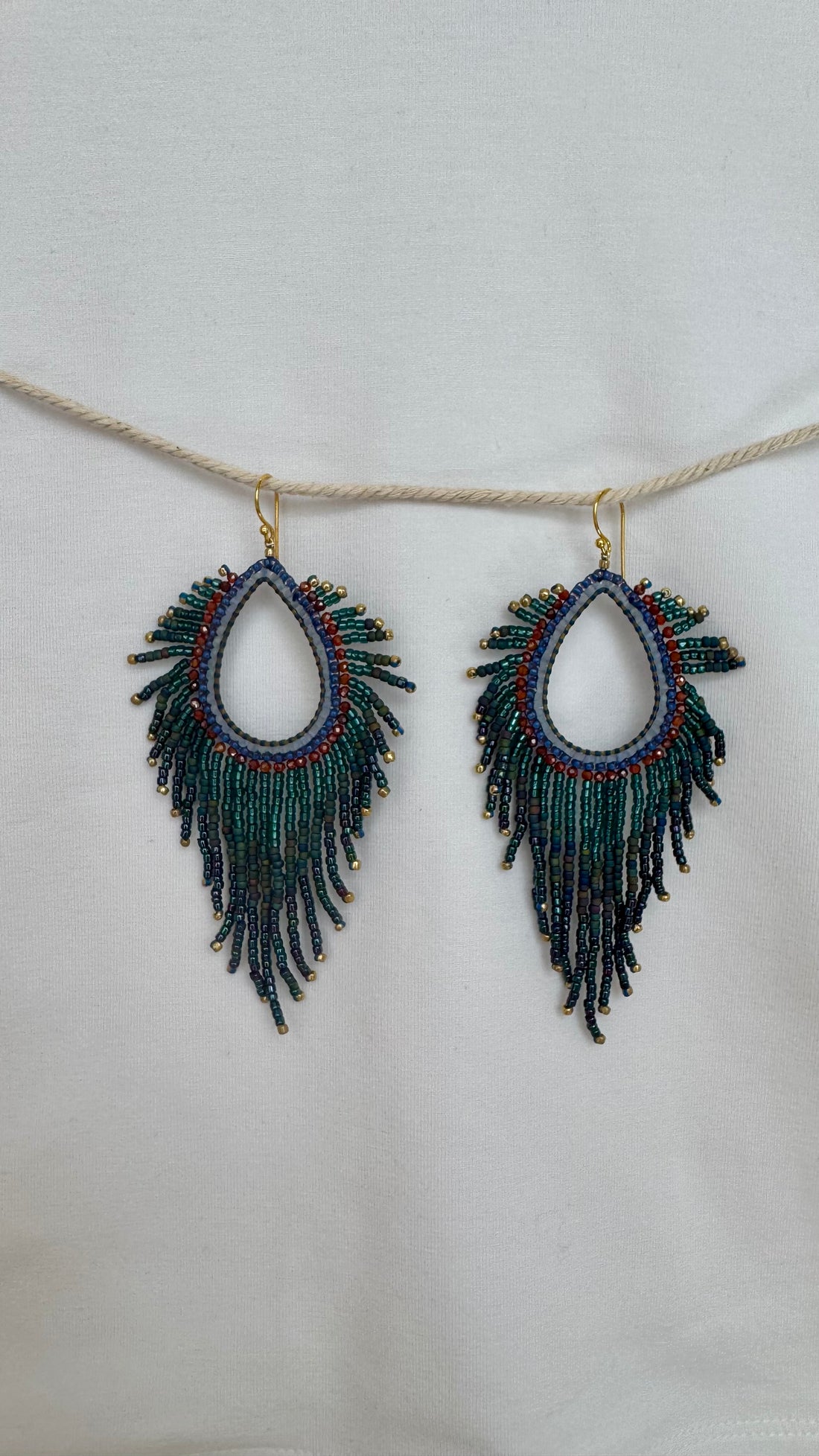 Sister - handgefertigte Ohrringe Pfau grün/ blau