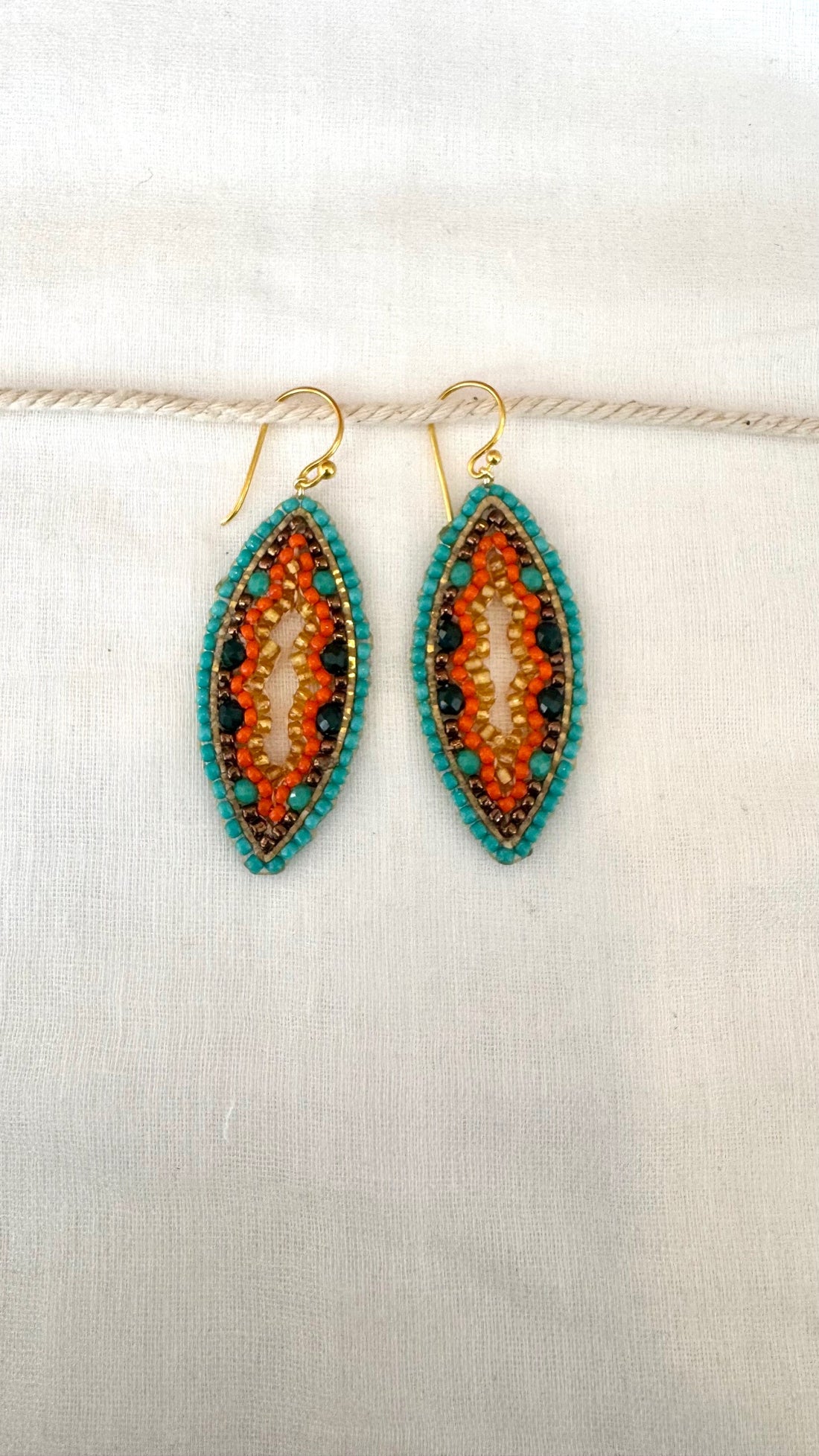 Sister Schmuck - handgefertigte ovale Ohrringe orange-türkis