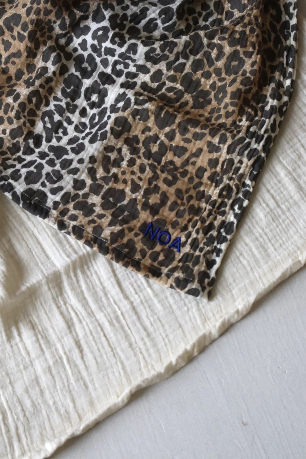 Studio Noos - Babyswaddle 70cm aus Baumwolle (bio) Leopard