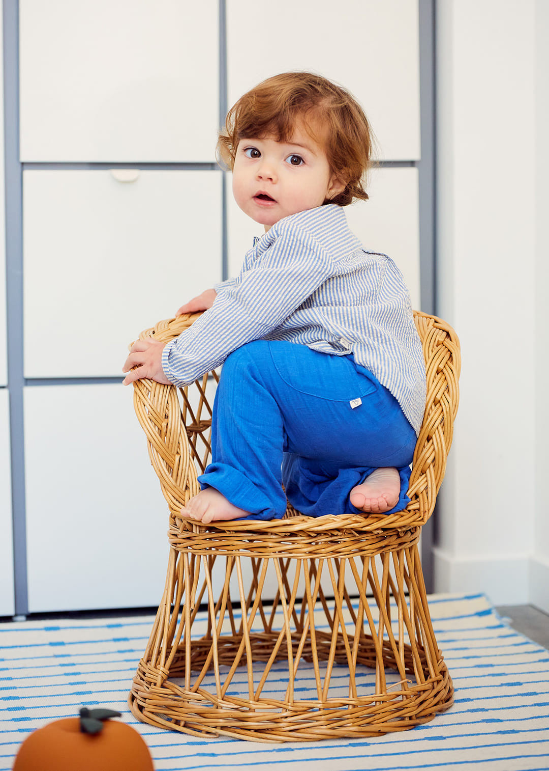 Süßes Baby Hemd gestreift blau für Mädchen  und Jungen von Arsène et les Pipelettes.