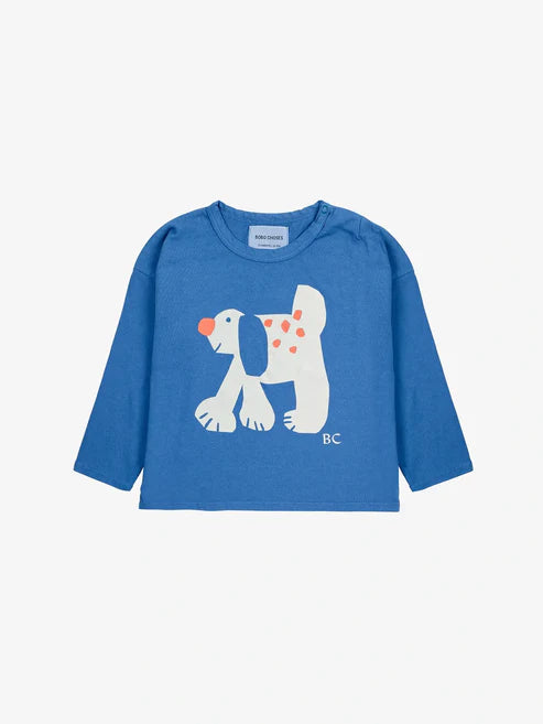 Das Baby-T-Shirt „Fairy Dog“ in Blau mit einer riesigen Hundezeichnung