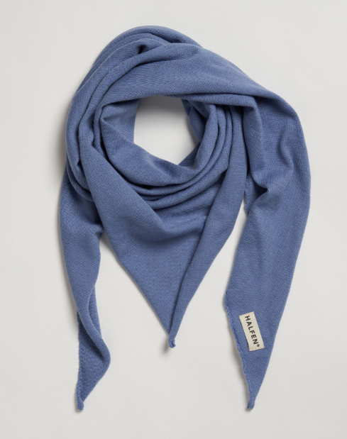 Die hochwertige Verarbeitung und das besondere Material machen diesen Kinderschal zu einem langjährigen Begleiter, der in der kalten Jahreszeit treue Dienste leisten wird.