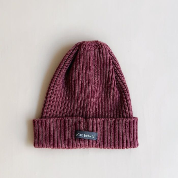Die stylische, leichte Merino Strick-Beanie ist besonders zart zu sensibler Baby- und Kinderhaut.