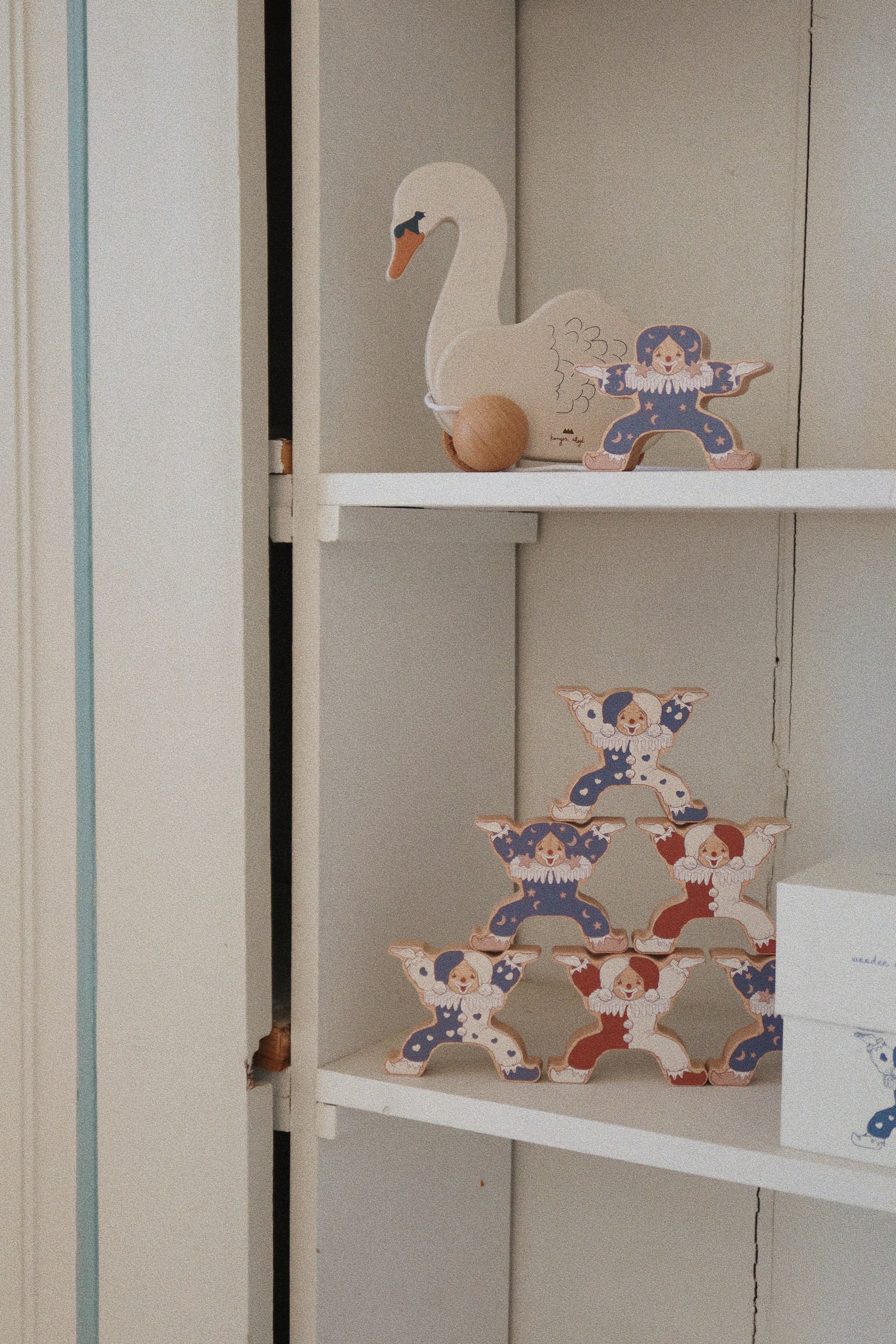 Konges Slojd - Nachziehtier Schwan aus Holz - AURYN Shop