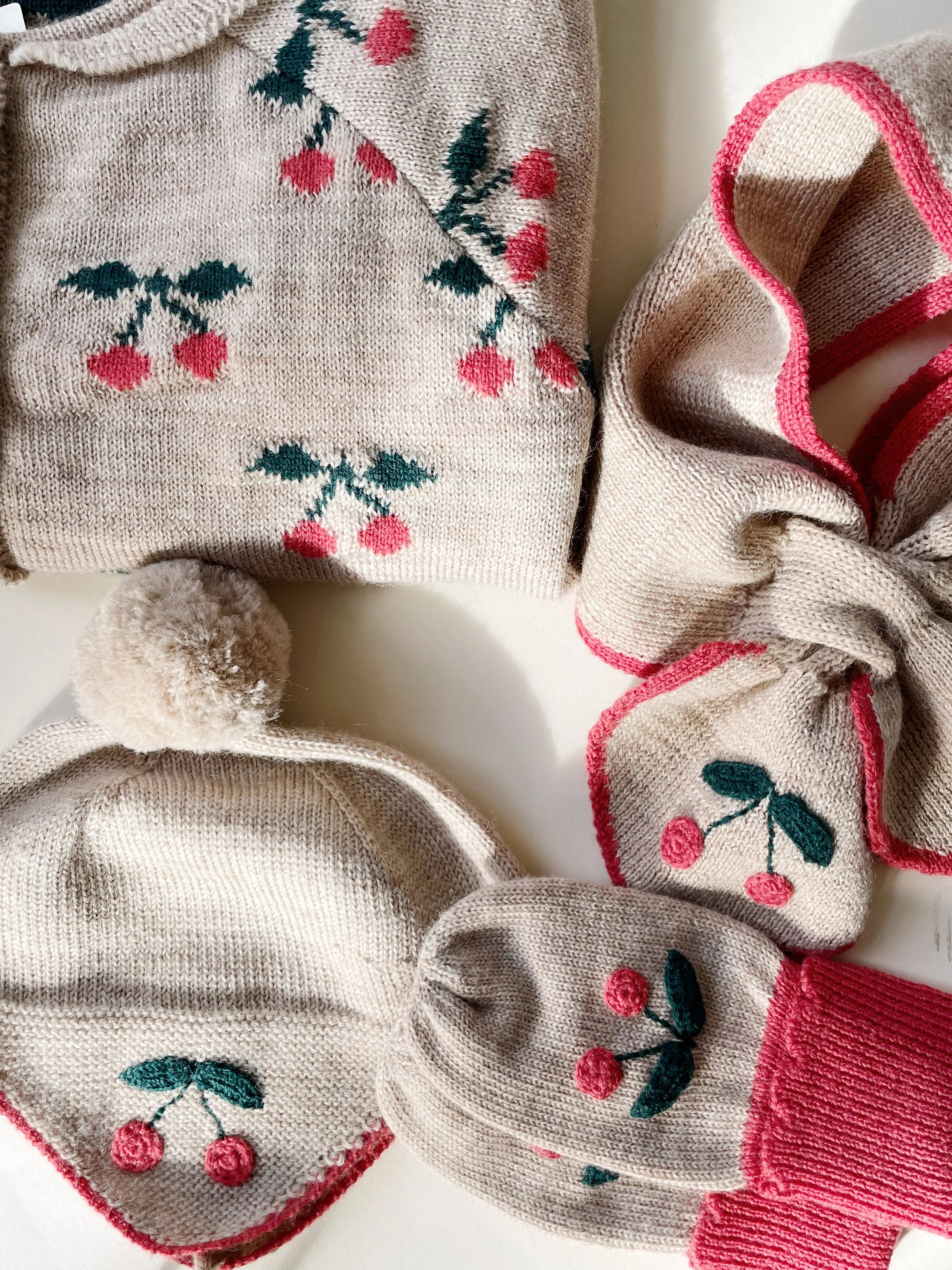 Konges Slojd - Strickfäustlinge Sonja Kirsche beige - AURYN Shop