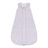 Der lila Baby Schlafsack ist mit einem TOG-Wert von 0.5 ideal für den Sommer.