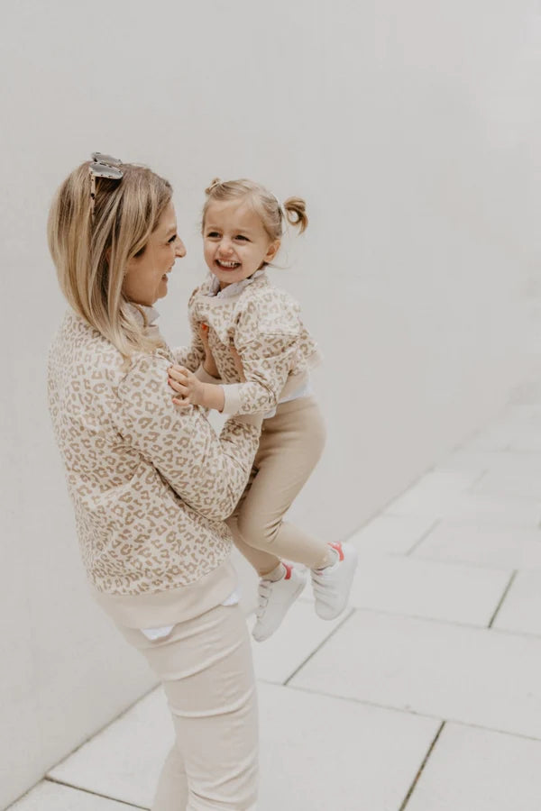 Leevje - Kinder Sweatshirt Leo beige MINI & ME