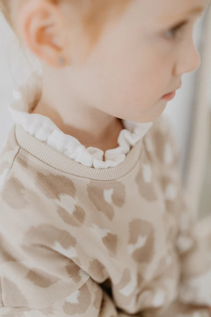 Leevje - Baby Sweatshirt Leo dunkel beige MINI & ME