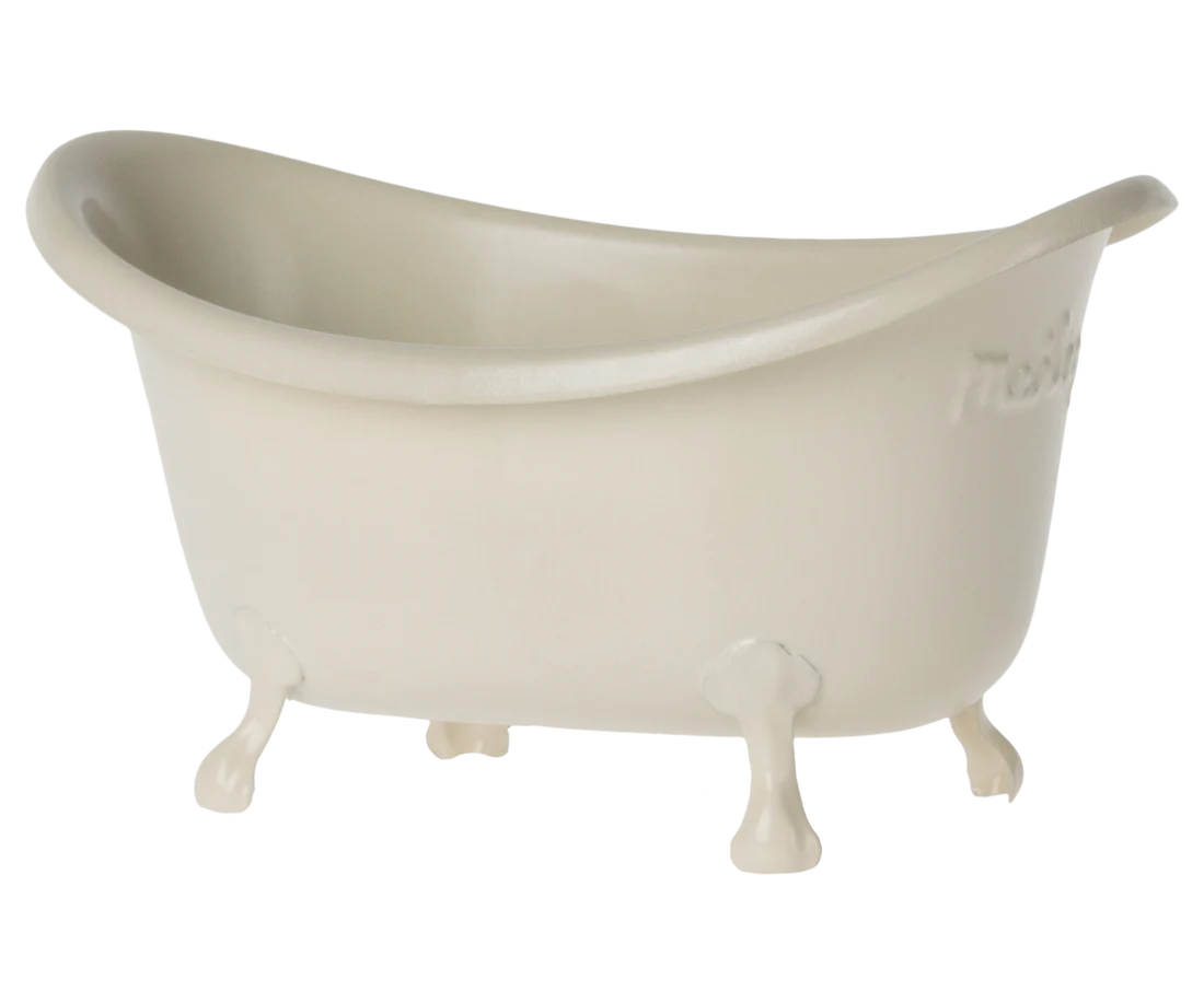 Diese Vintage-Badewanne passt perfekt zu der Kollektion von dem Mäusezubehör.