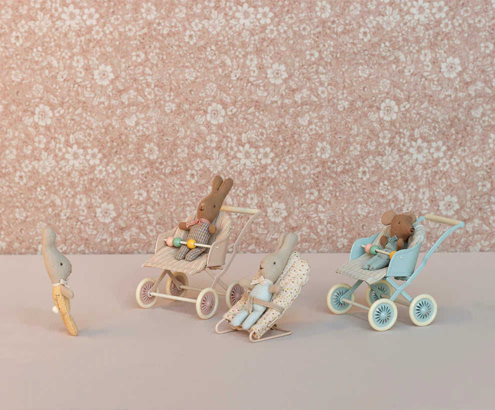 Maileg - Kinderwagen Babymaus blau