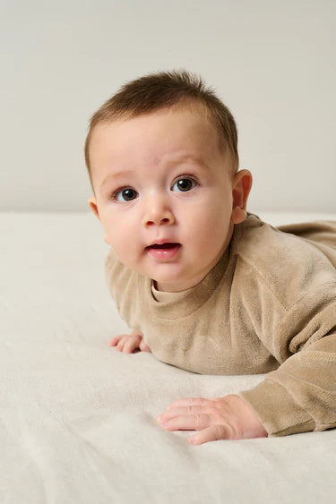 My Little Cozmo - Baby-Sweatshirt aus Velour beige - AURYN Shop