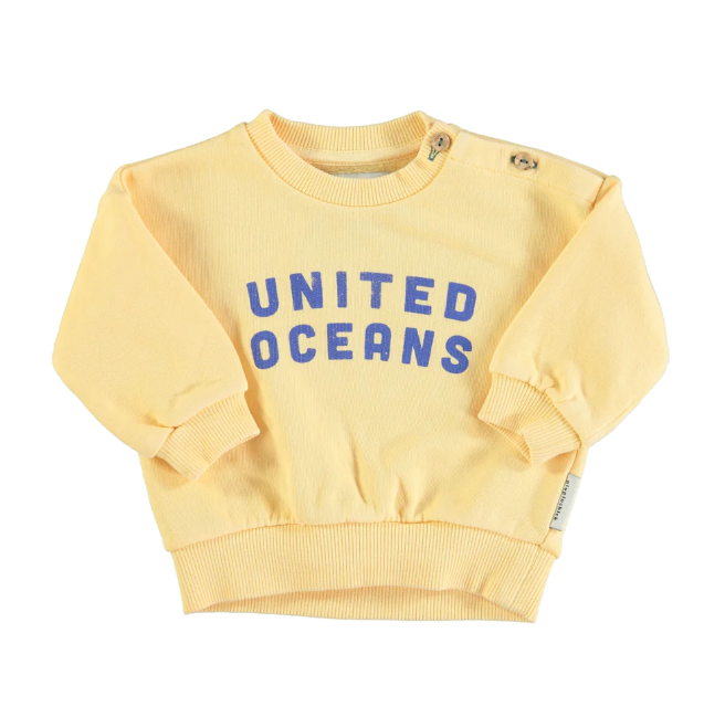 Baby Sweatshirt in gelb mit &quot;united oceans&quot; Aufdruck für Mädchen und Jungen von Piupiuchick.