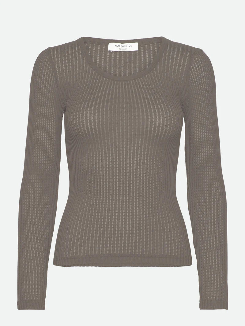 Diese zarte und raffinierte Bluse ist aus der weichsten Seiden- und Baumwollmischung gefertigt und verleiht jedem Ensemble einen Hauch von Klasse.