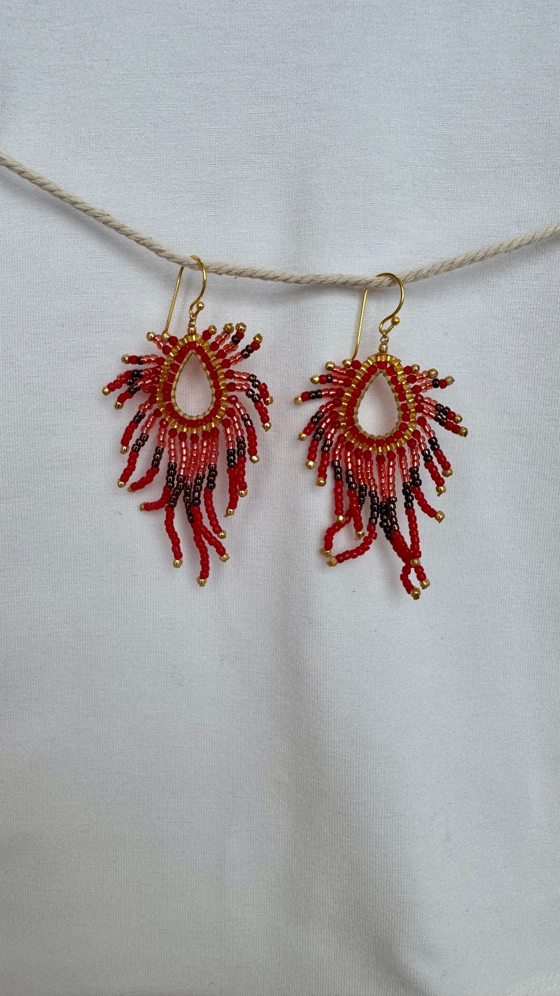 Sister Schmuck - handgefertigte Ohrringe Pfau klein rot