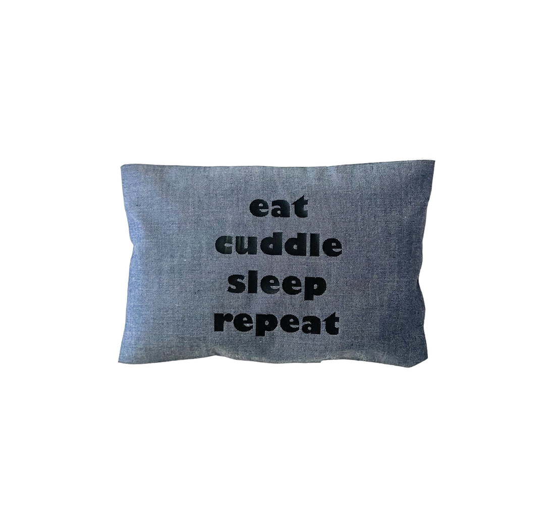 AURYN - Wärmekissen mit Traubenkernen blau eat cuddle sleep repeat