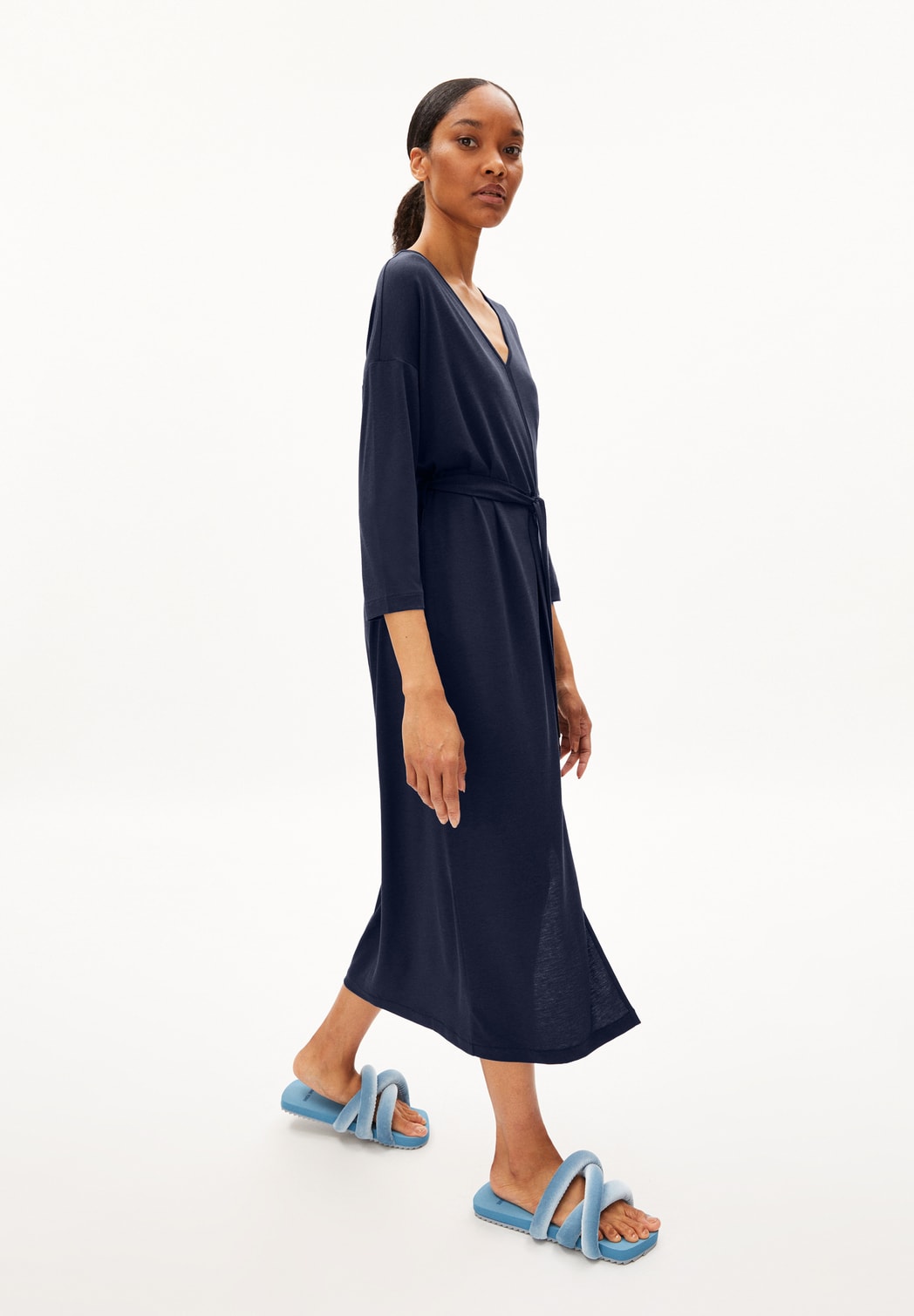 Armedangels - dunkelblaues Sommerkleid Oyamaa