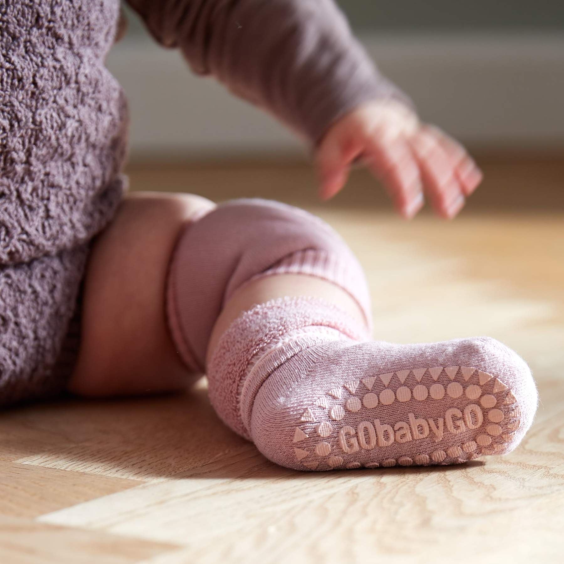 Stoppersocken rosa aus Baumwolle für Mädchen, fair produziert von Go Baby go