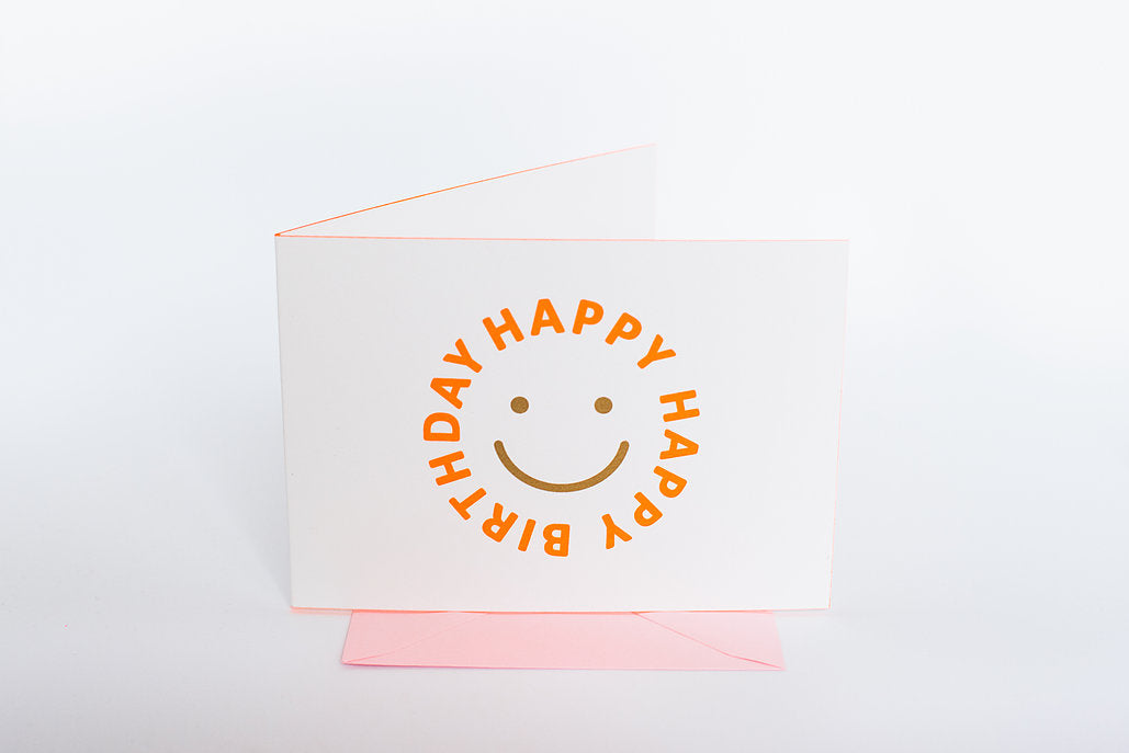 Klappkarte Happy Birthday in neonorange mit Smile, handbemalt von Rike in München