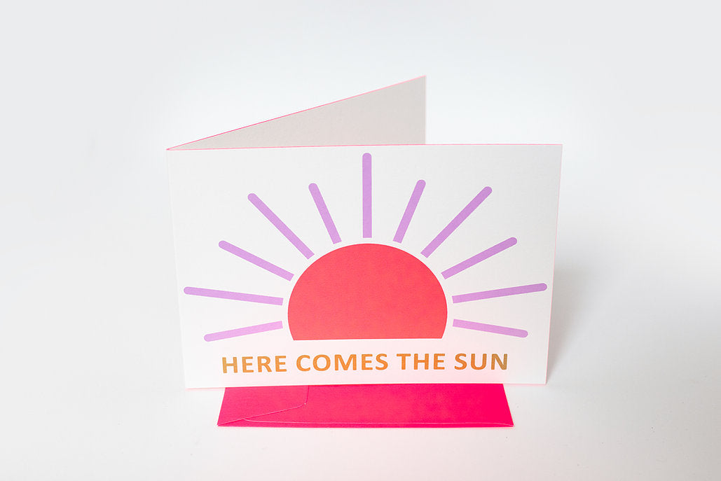 Hochwertige Klappkarte-Here comes the sun mit handbemalter Außenkante von Rike aus München