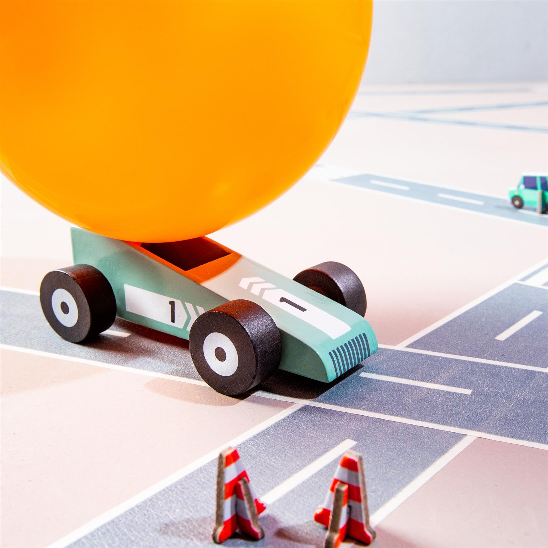 DONKEY - Holzauto mit Luftballon in mint