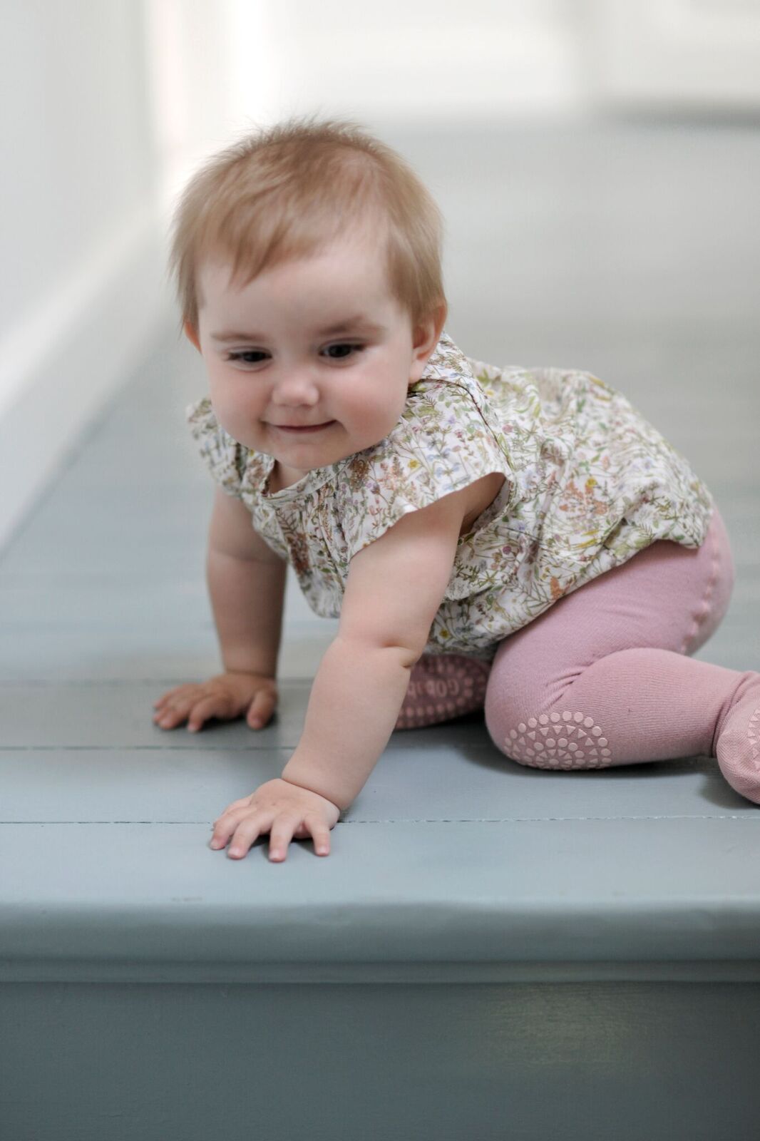 Go Baby Go - Krabbelstrumpfhose rosa - AURYN Shop