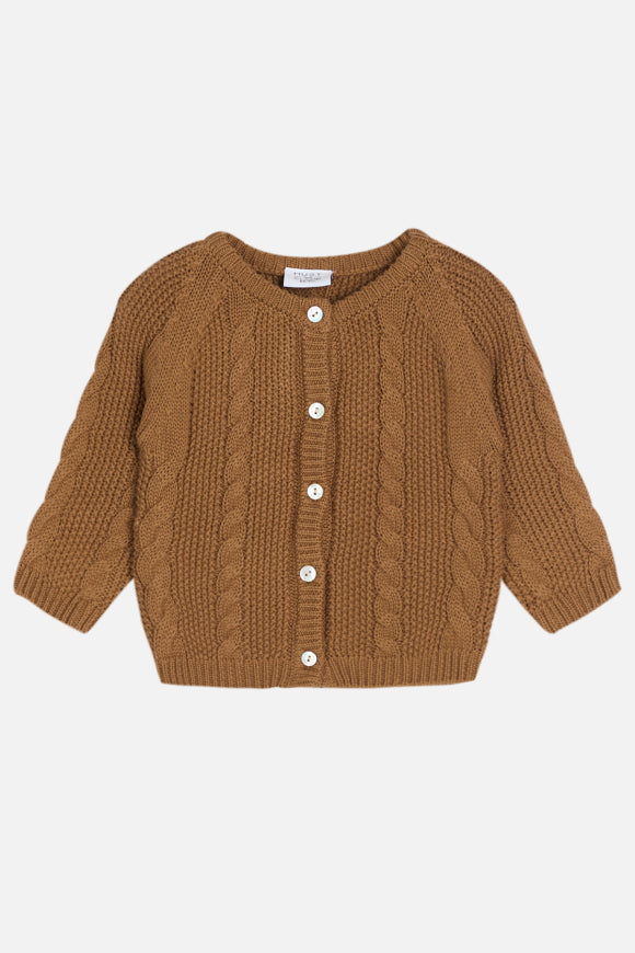 Zopfstrick-Cardigan mit geripptem Saum von Hust & Claire für Mädchen und Jungen.