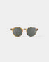 Diese coole Sonnenbrille für Mädchen und Jungen von Izipizi wurde für alle Aktivitäten und Ausflüge bei sonnigem Wetter, im Sommer wie auch im Winter entwickelt.