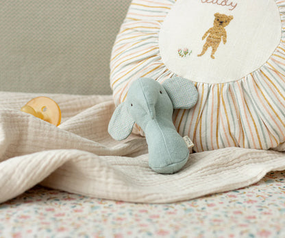 Maileg - Baby-Rassel Elefant blau