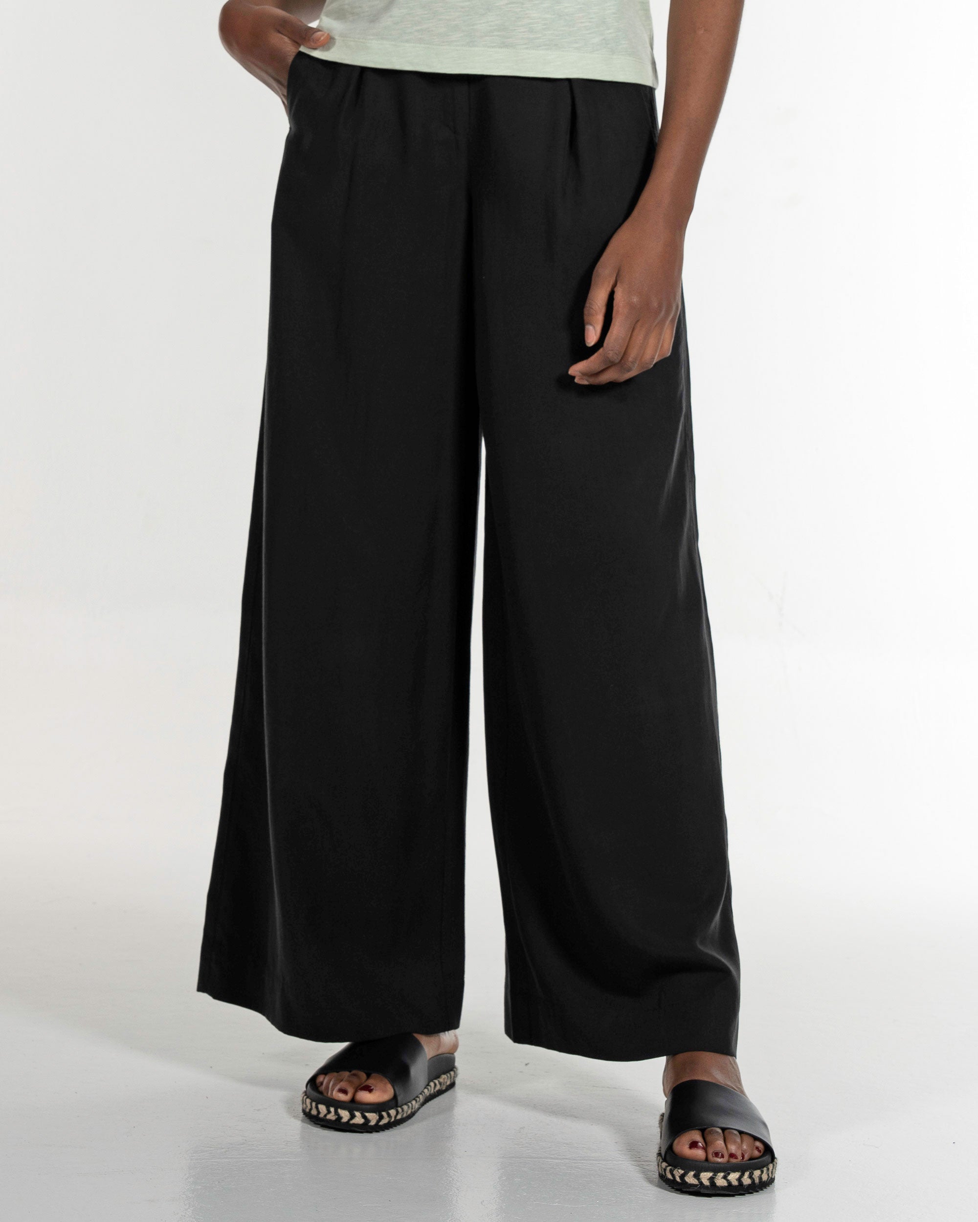 Alma &amp; Lovis - weite Hose Marlene aus Tencel und Leinen schwarz