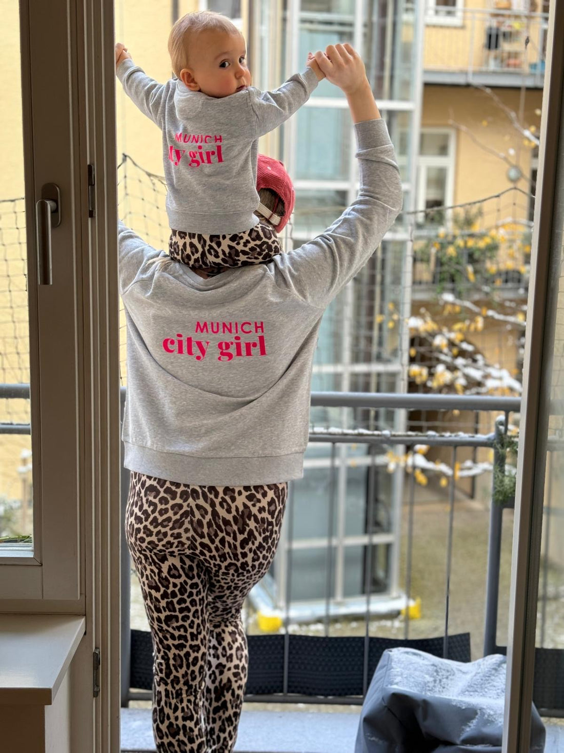 AURYN - Mädchen Sweatshirt grau Munich city girl pink MINI & ME